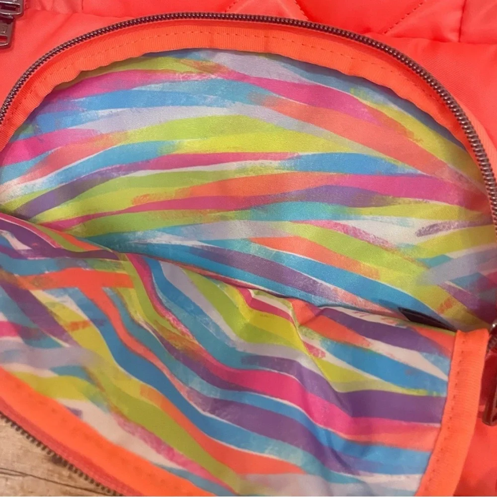 ✨✨LUG Hatchback FruitPunch Quilted Backpack✨✨ - Picture 9 of 11